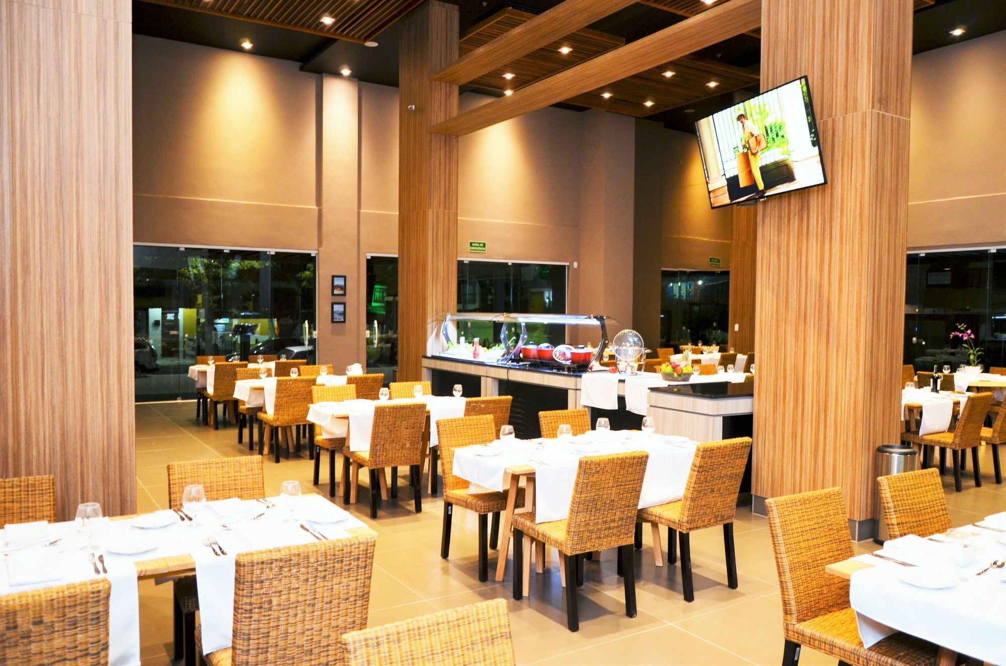 Oasis Hotel 4*